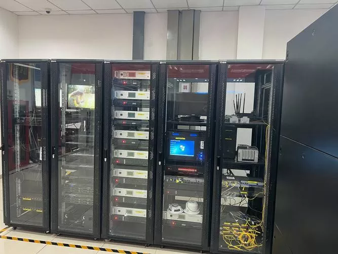 Kako šibka tokovna omara izboljša sistemsko integracijo?